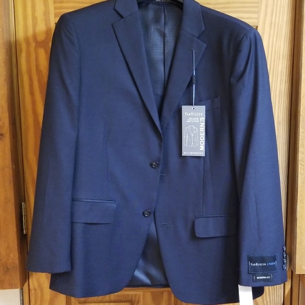 Van Heusen 42 short suit jacket